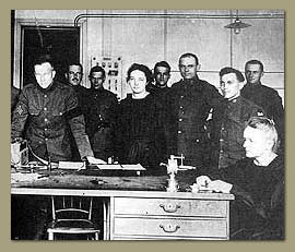 Curie with American officers, 1919