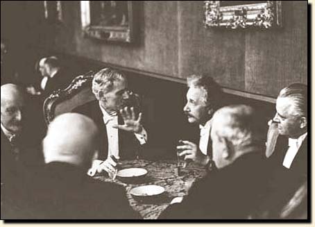 Einstein in Berlin with political figures
